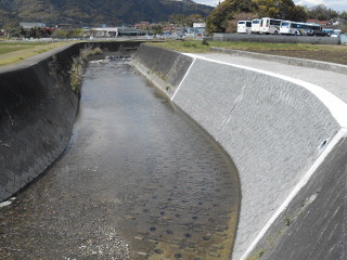 スマート間知ポーラス 北九州市(井出浦川) 河川護岸